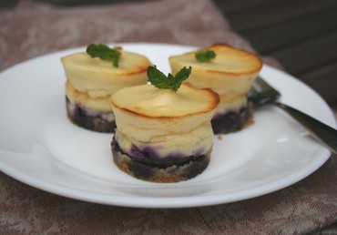 Mini-Blueberry Cheesecakes
